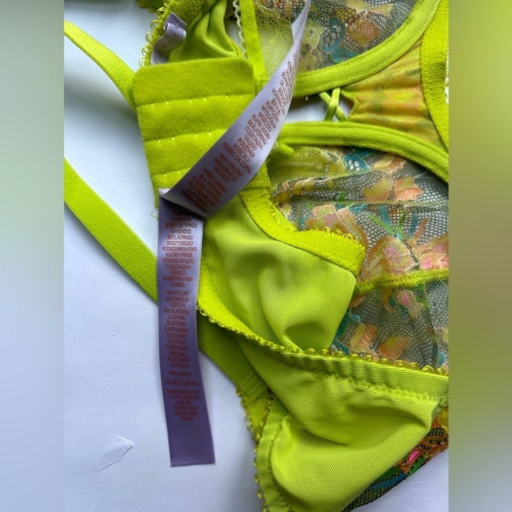 Savage x fenty SWEETHEART LACE BALCONETTE
BRA floral green 36dd - Picture 6 of 6